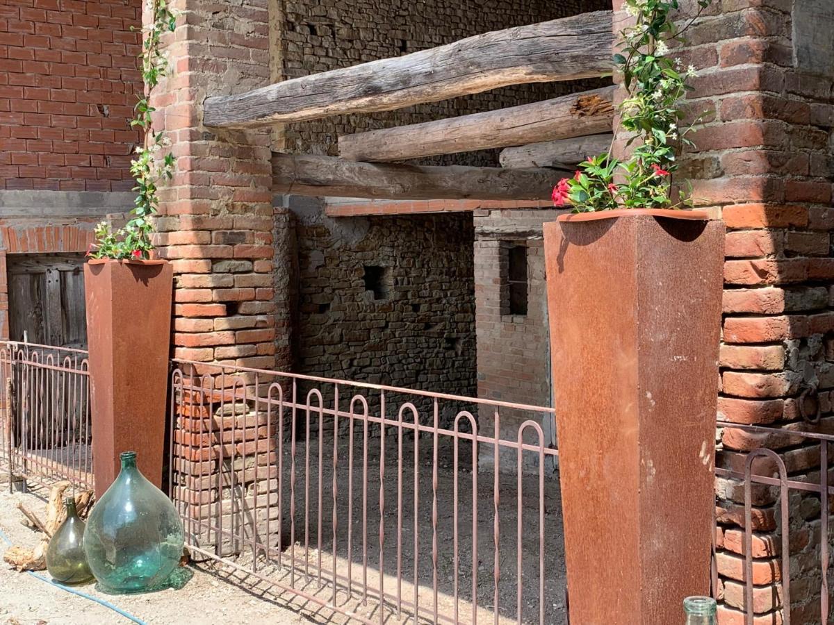 Bed and Breakfast La Luce Delle Colline Serravalle delle Langhe Экстерьер фото