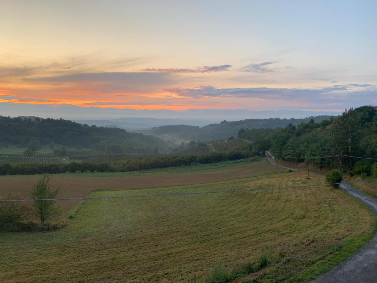 Bed and Breakfast La Luce Delle Colline Serravalle delle Langhe Экстерьер фото