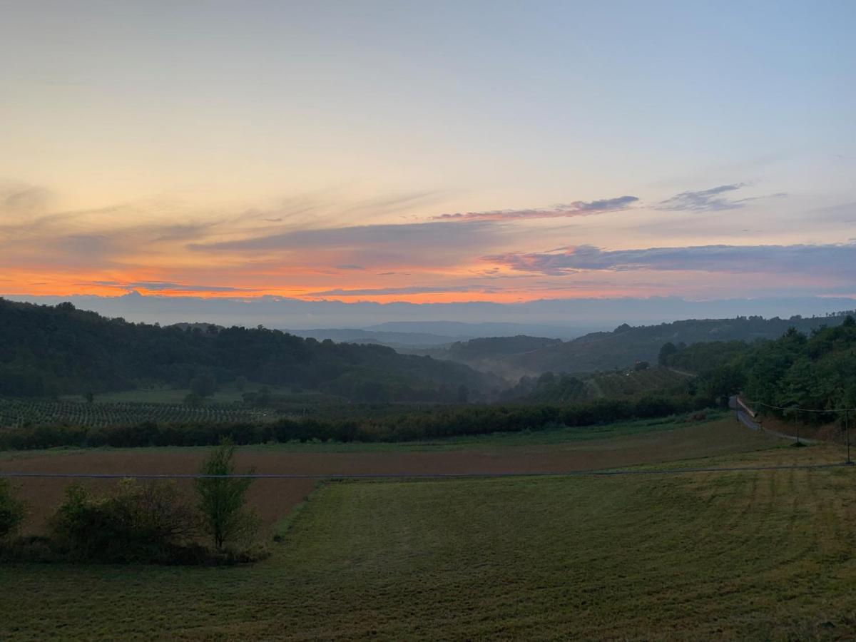 Bed and Breakfast La Luce Delle Colline Serravalle delle Langhe Экстерьер фото