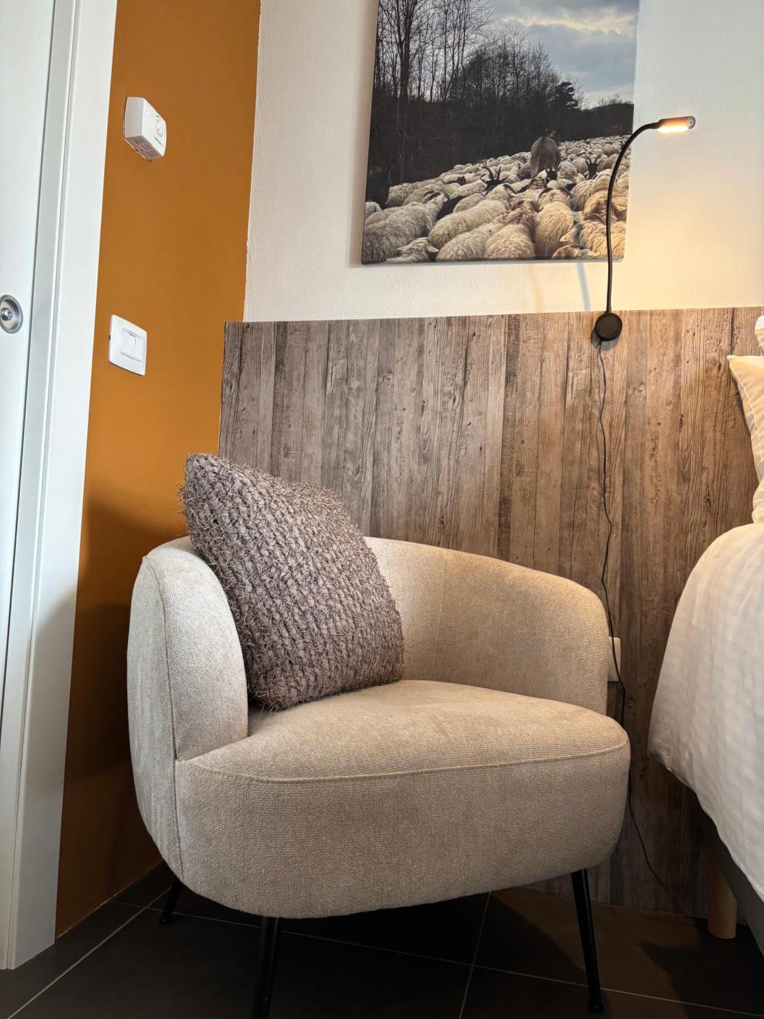 Bed and Breakfast La Luce Delle Colline Serravalle delle Langhe Экстерьер фото
