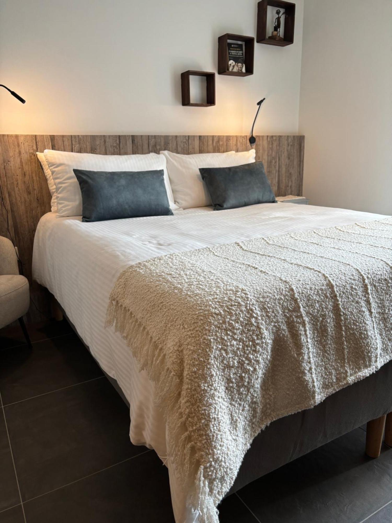 Bed and Breakfast La Luce Delle Colline Serravalle delle Langhe Экстерьер фото