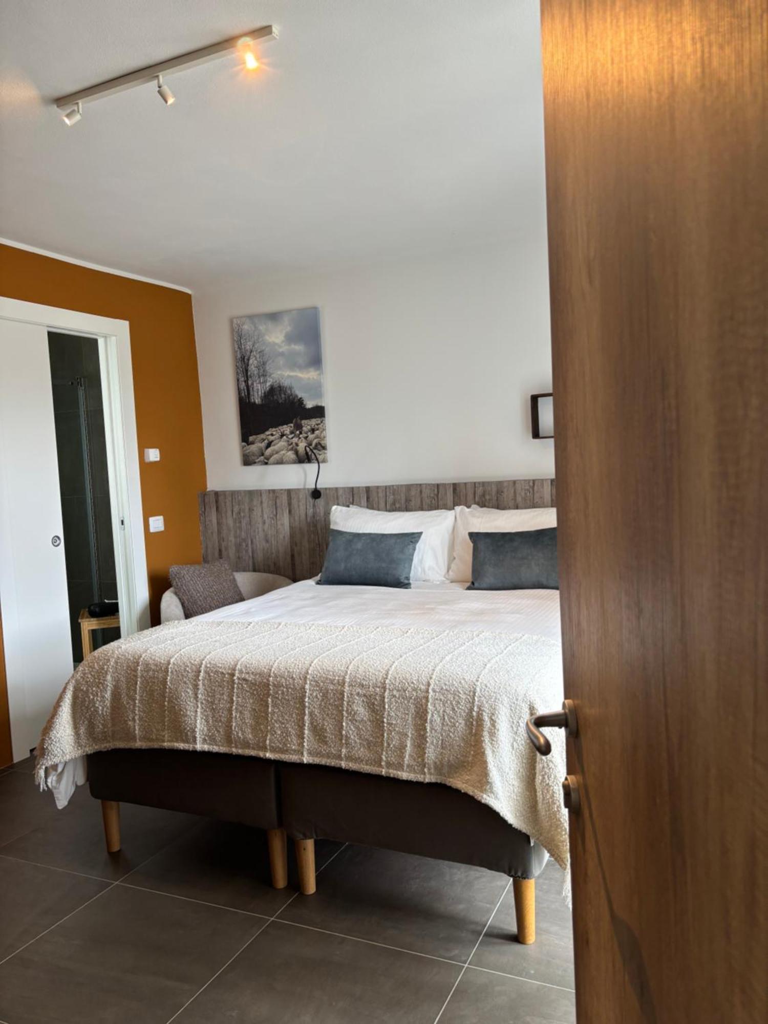 Bed and Breakfast La Luce Delle Colline Serravalle delle Langhe Экстерьер фото