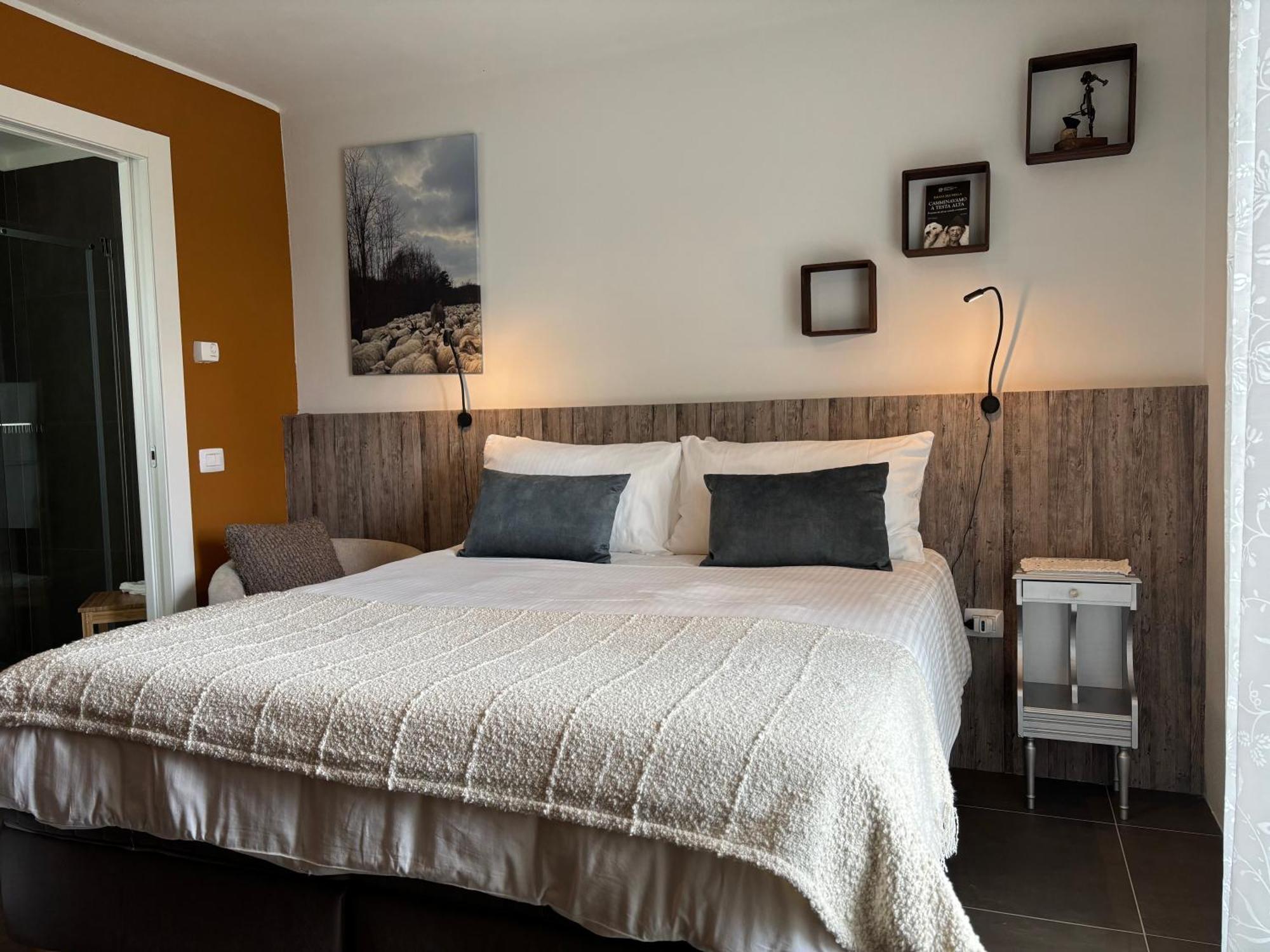 Bed and Breakfast La Luce Delle Colline Serravalle delle Langhe Экстерьер фото