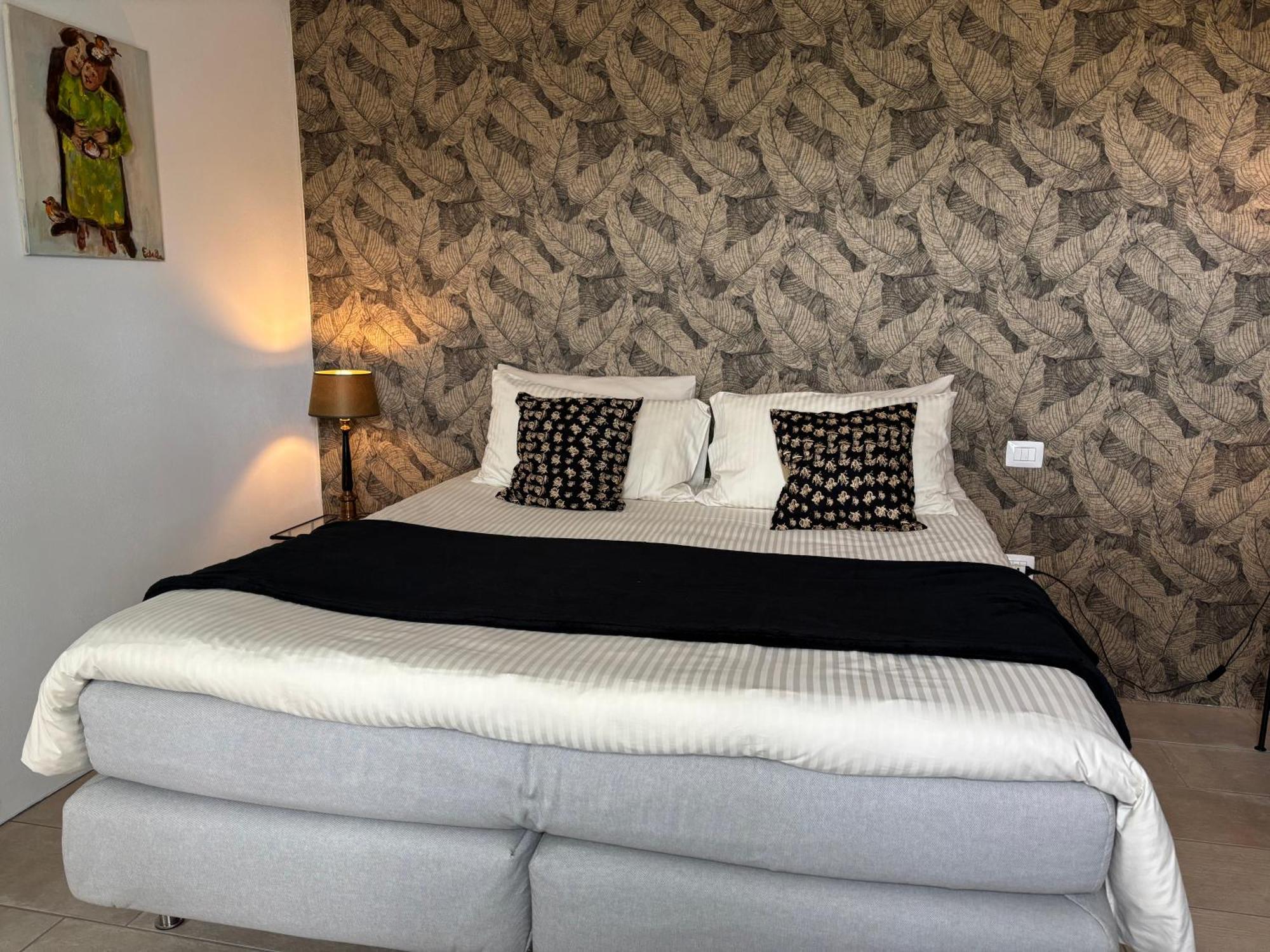 Bed and Breakfast La Luce Delle Colline Serravalle delle Langhe Экстерьер фото