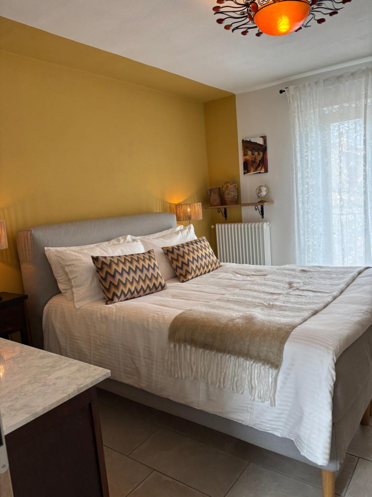 Bed and Breakfast La Luce Delle Colline Serravalle delle Langhe Экстерьер фото