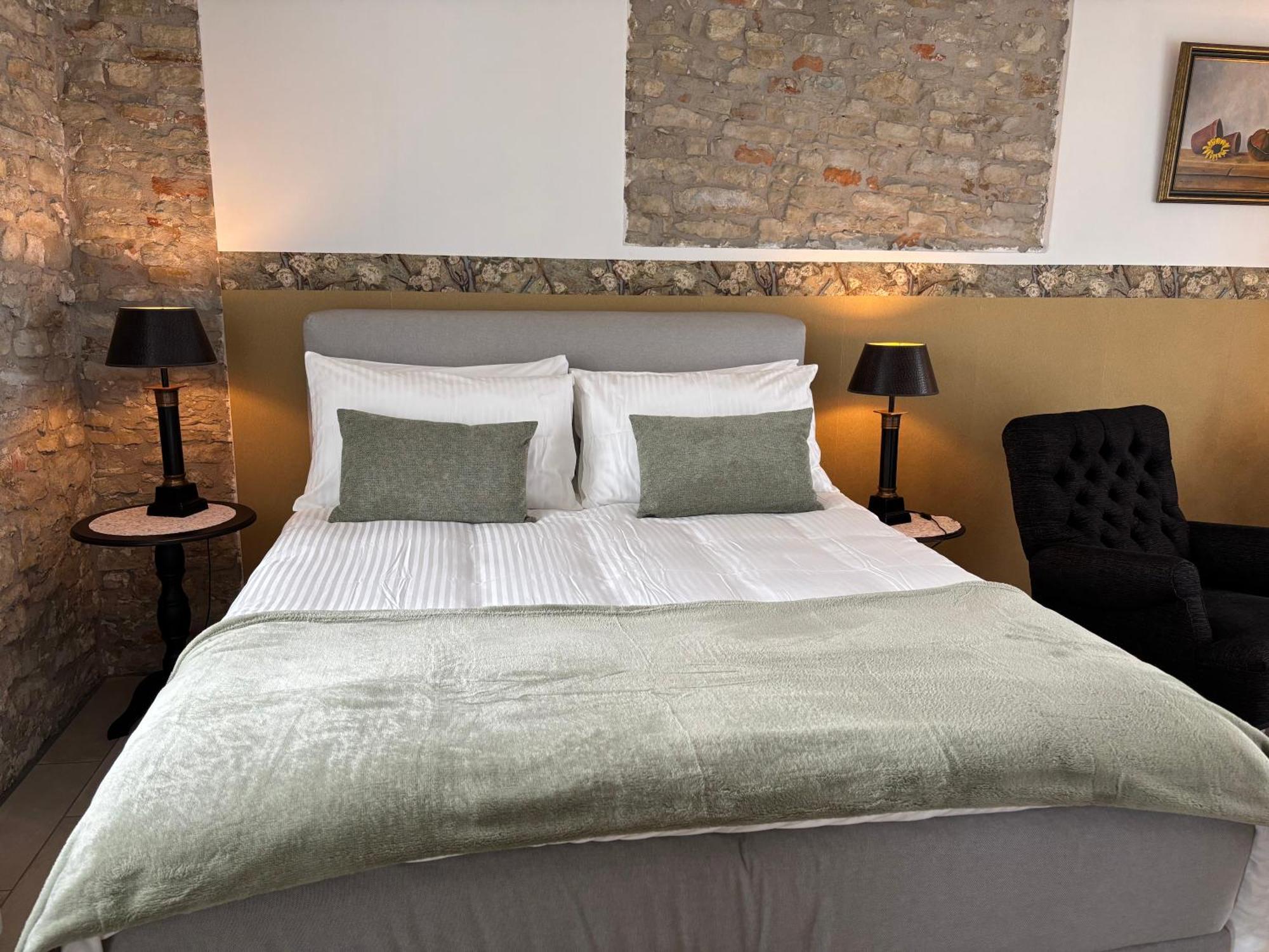 Bed and Breakfast La Luce Delle Colline Serravalle delle Langhe Экстерьер фото