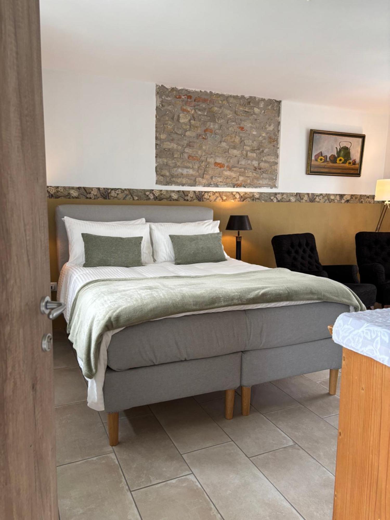 Bed and Breakfast La Luce Delle Colline Serravalle delle Langhe Экстерьер фото