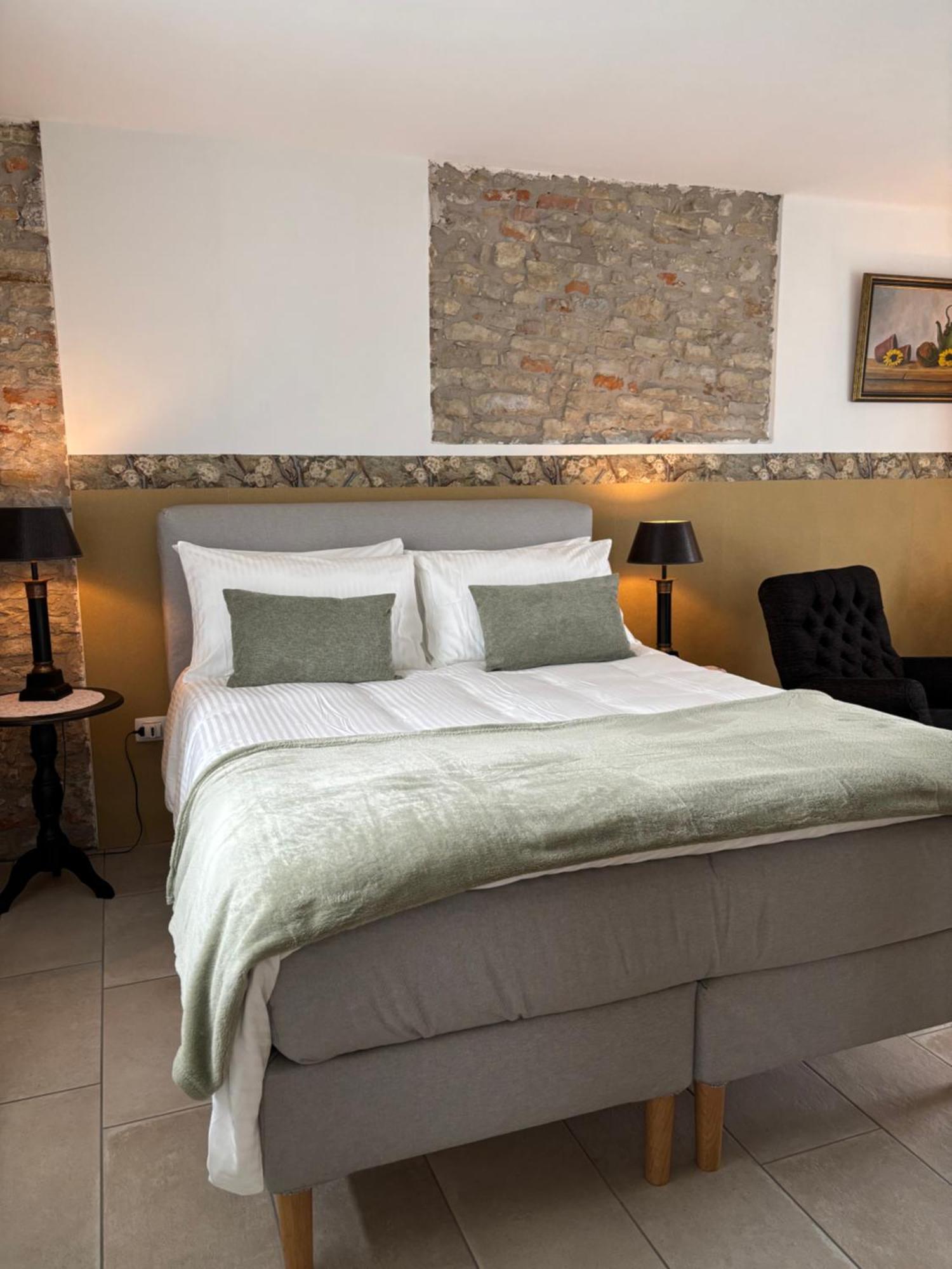 Bed and Breakfast La Luce Delle Colline Serravalle delle Langhe Экстерьер фото