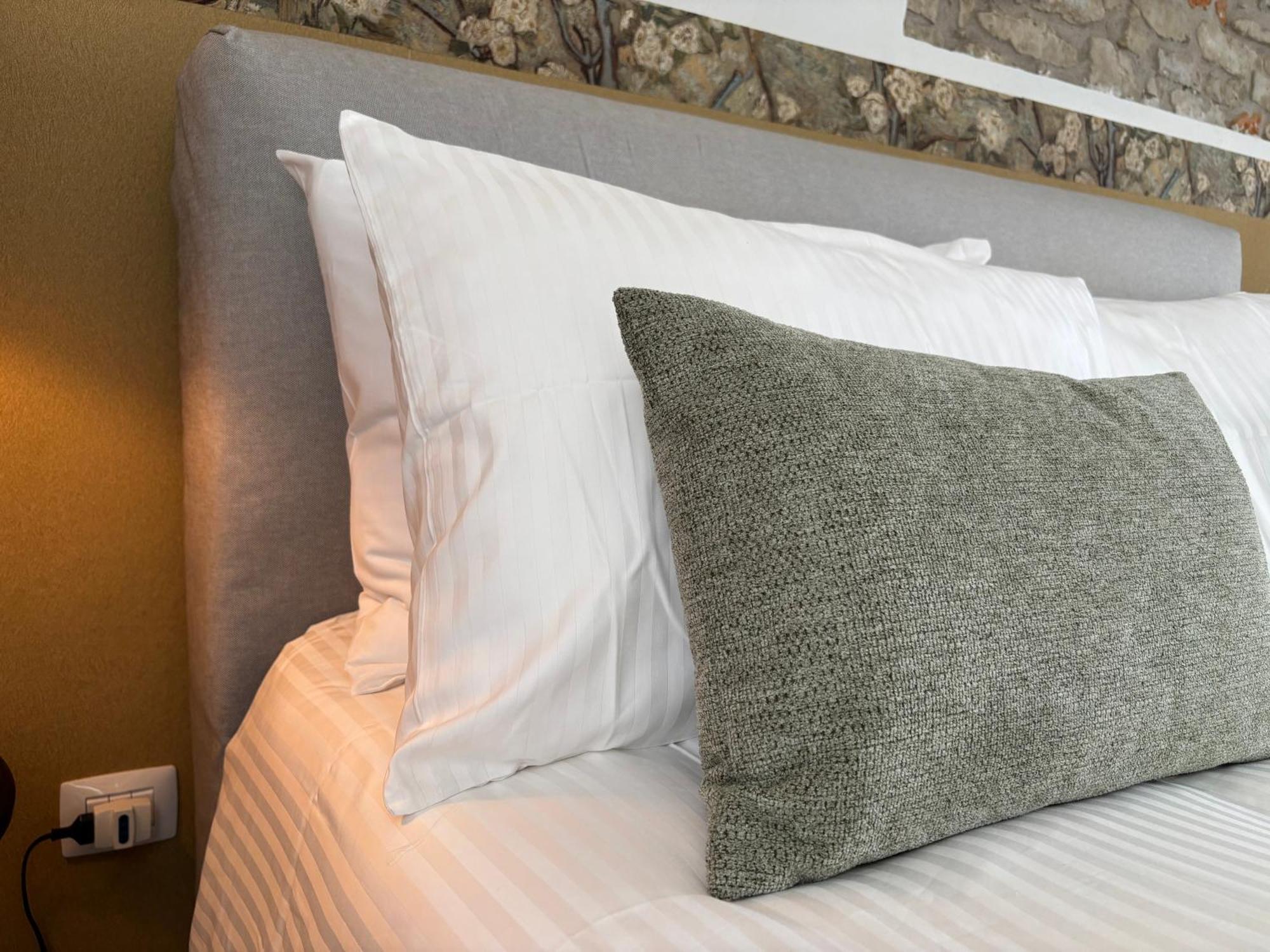 Bed and Breakfast La Luce Delle Colline Serravalle delle Langhe Экстерьер фото
